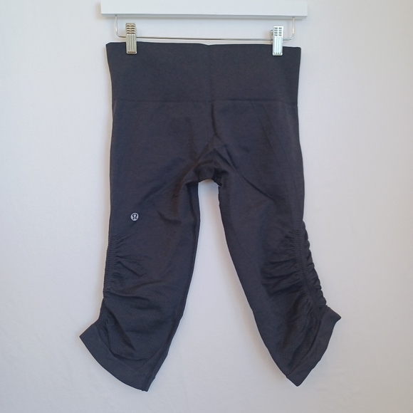 Lululemon Capri Leggings In The Flow Black Coal Cinched Leg Detail Womens size 6 - Picture 4 of 11